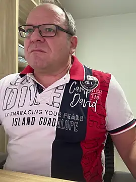 coupleLatinaLovers online show from December 4, 6:53 am