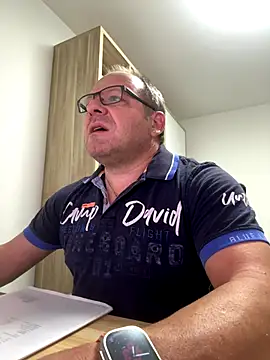 coupleLatinaLovers online show from September 16, 4:46 am