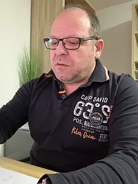 coupleLatinaLovers online show from February 19, 6:11 am