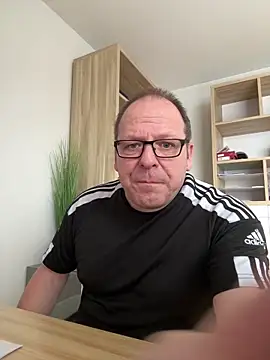 coupleLatinaLovers online show from December 30, 5:48 am