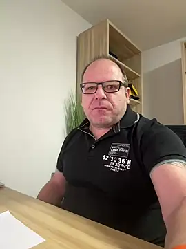 coupleLatinaLovers online show from December 16, 5:49 am