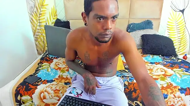 bigblackhotx1 online show from February 14, 9:37 am