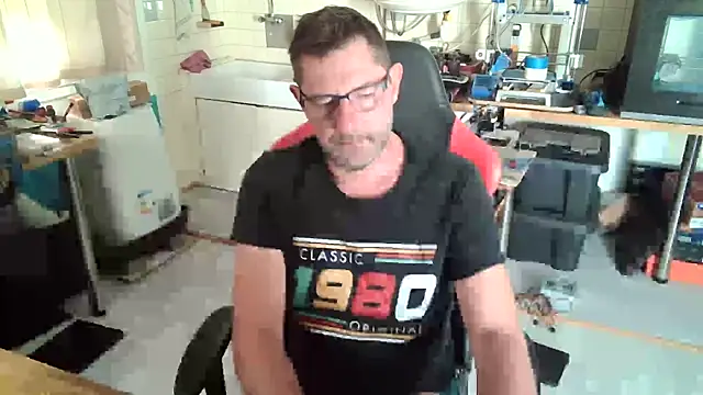 Snapshot of snork80 chatting on October 12, 8:30 am snork80 online show from October 12, 8:30 am