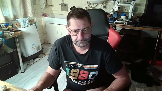 Snapshot of snork80 chatting on October 20, 8:07 am snork80 online show from October 20, 8:07 am