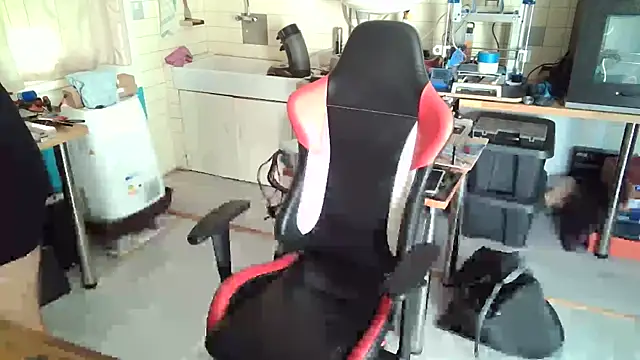 Snapshot of snork80 chatting on October 15, 7:49 am snork80 online show from October 15, 7:49 am