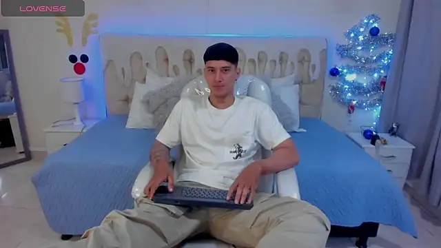 Damian23   online show from December 9, 1:15 pm