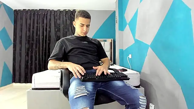 simookeler online show from December 11, 3:04 am