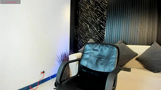 Aaron Scoot online show from April 1, 8:06 pm