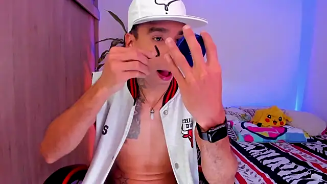 aldrinwhite online show from March 31, 8:32 pm