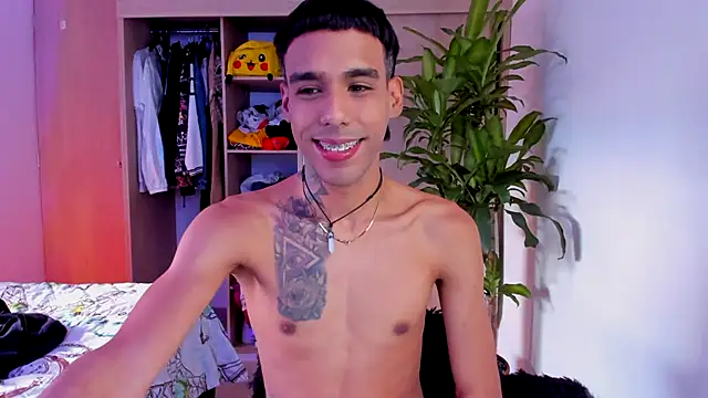 aldrinwhite online show from December 2, 8:34 pm