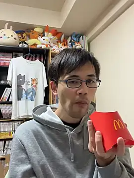 Snapshot of ryusei18570 chatting on December 15, 9:45 am ryusei18570 online show from December 15, 9:45 am