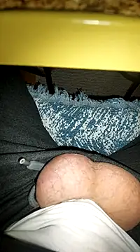 Snapshot of reelciii21 chatting on December 6, 1:11 pm reelciii21 online show from December 6, 1:11 pm