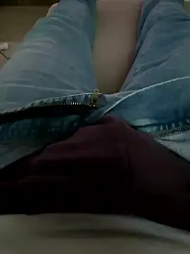 Snapshot of reelciii21 chatting on February 18, 3:21 pm reelciii21 online show from February 18, 3:21 pm