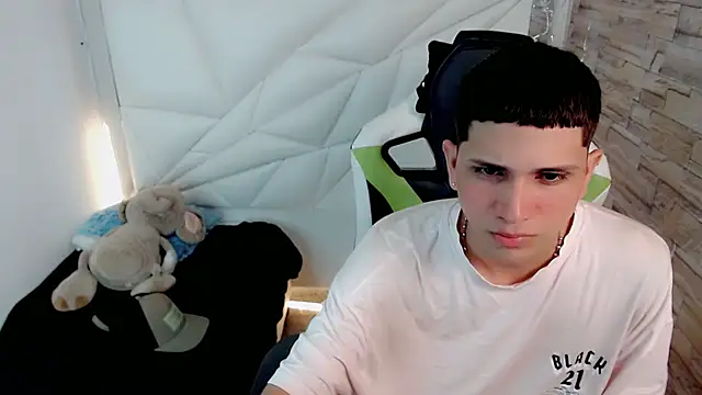 Brayan lopezz online show from February 4, 12:44 pm