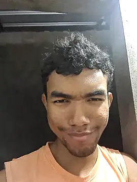 Snapshot of Reynold2608 chatting on December 22, 3:55 am Reynold2608 online show from December 22, 3:55 am