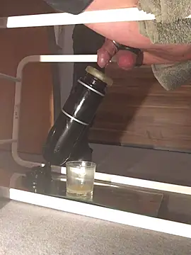 Snapshot of Inseminator69 chatting on December 17, 12:22 pm Inseminator69 online show from December 17, 12:22 pm