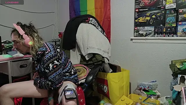 tallnerdyguy online show from April 9, 6:19 am