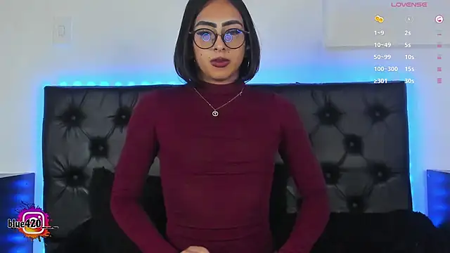 Snapshot of Skyler__blue4 chatting on January 26, 9:40 am Skyler  blue4 online show from January 26, 9:40 am