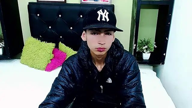 ttimy x boy online show from December 7, 8:05 pm