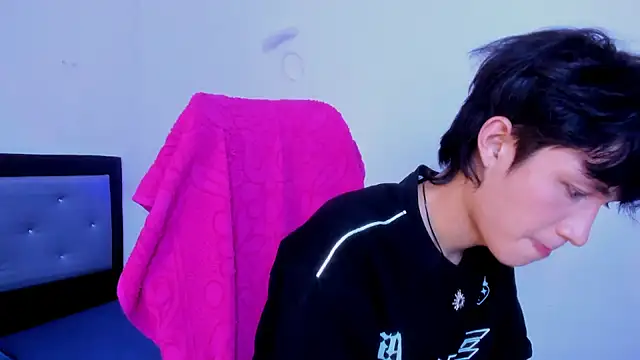 Johhan  Lee online show from February 7, 10:30 pm