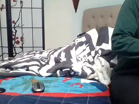 Snapshot of Curved4Pleasure chatting on March 11, 8:20 pm Curved4Pleasure online show from March 11, 8:20 pm