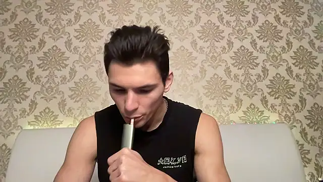 denlover1 online show from December 26, 11:21 am