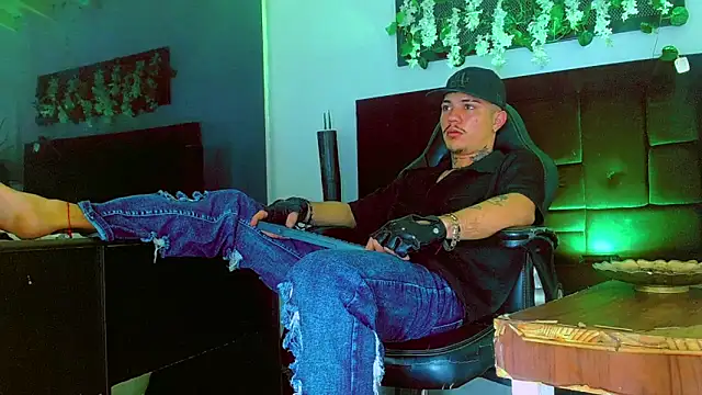 HannibalLester online show from April 12, 7:54 am