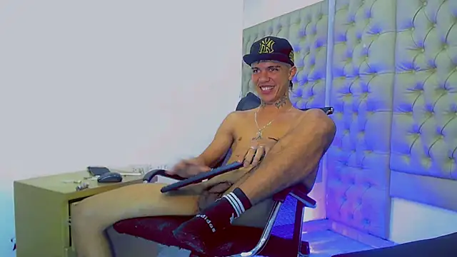 HannibalLester online show from February 1, 10:37 am