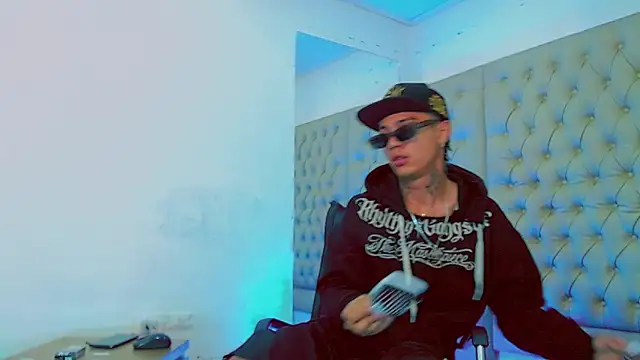 HannibalLester online show from February 5, 10:08 am