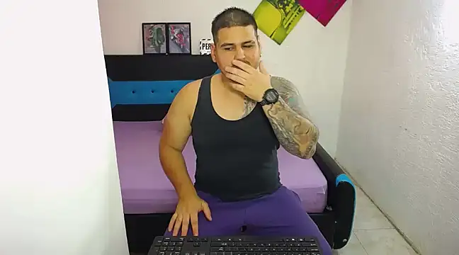 pitbullveryhot online show from March 10, 8:01 pm