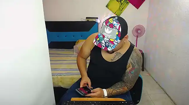 pitbullveryhot online show from March 13, 3:33 am