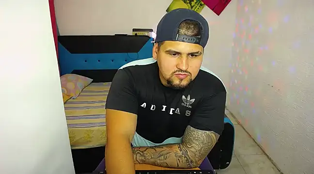 pitbullveryhot online show from March 19, 4:47 am