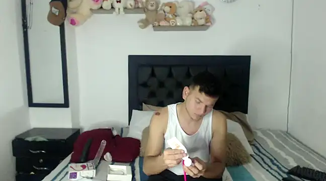 Latin Boy24 online show from February 21, 3:12 am