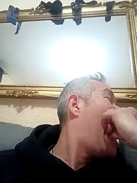 Snapshot of xxxx198756 chatting on February 21, 3:01 am xxxx198756 online show from February 21, 3:01 am