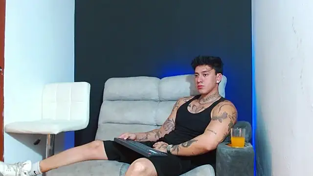 JUSTIN FULLER1 online show from February 26, 11:28 pm