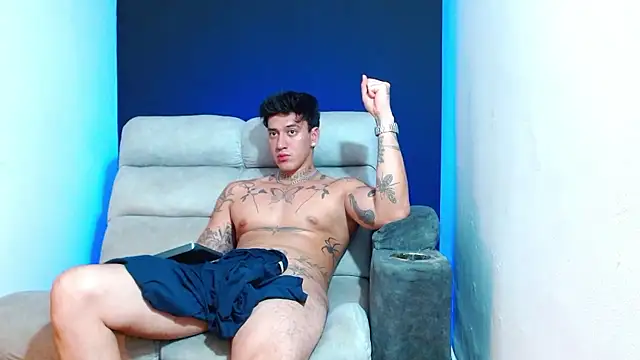 JUSTIN FULLER1 online show from January 17, 4:37 am