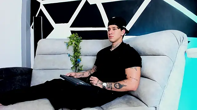 JUSTIN FULLER1 online show from October 19, 7:28 pm