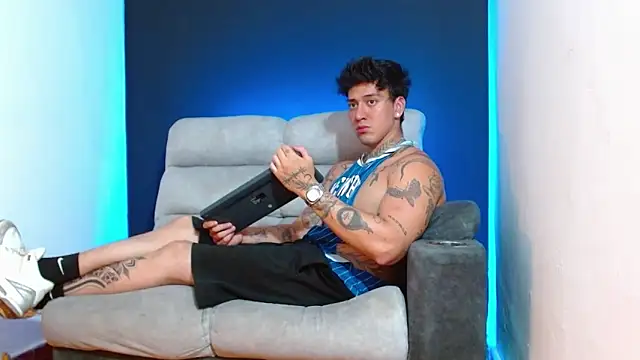 JUSTIN FULLER1 online show from December 23, 12:08 am