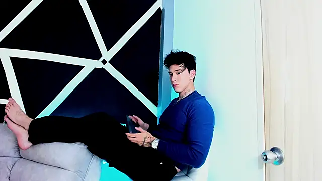 JUSTIN FULLER1 online show from September 19, 12:35 am