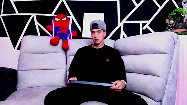 JUSTIN FULLER1 online show from March 20, 6:53 pm