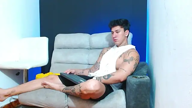 JUSTIN FULLER1 online show from March 17, 5:54 am