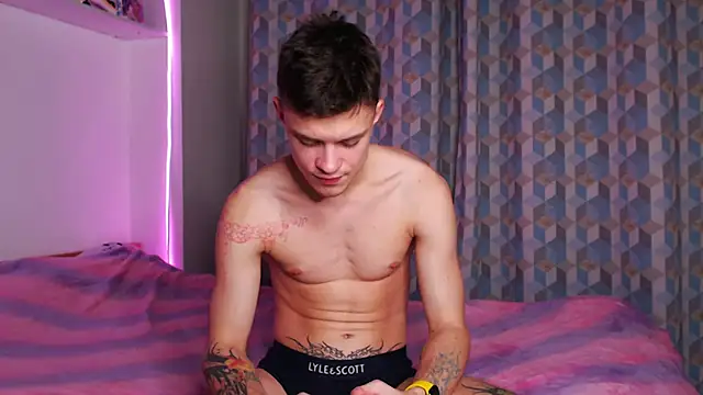 hornyadamsex online show from November 20, 9:24 pm