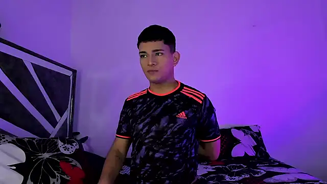 Snapshot of ander_deimond_ chatting on March 19, 2:13 pm ander deimond  online show from March 19, 2:13 pm