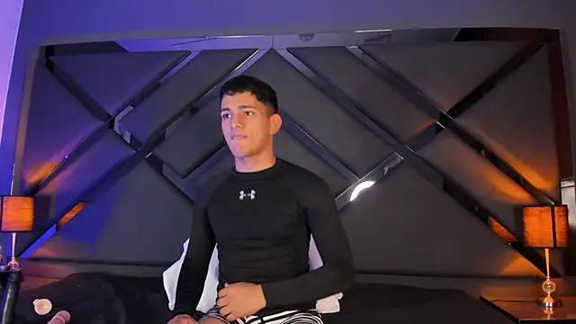 Snapshot of ander_deimond_ chatting on December 16, 7:32 pm ander deimond  online show from December 16, 7:32 pm