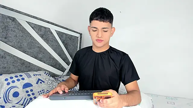 Snapshot of ander_deimond_ chatting on February 25, 4:21 pm ander deimond  online show from February 25, 4:21 pm