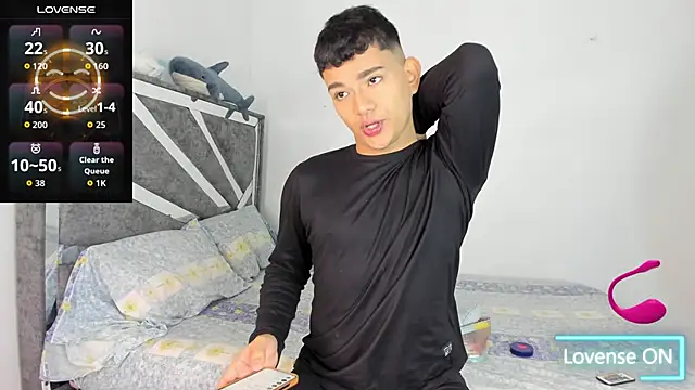 Snapshot of ander_deimond_ chatting on October 15, 1:30 pm ander deimond  online show from October 15, 1:30 pm