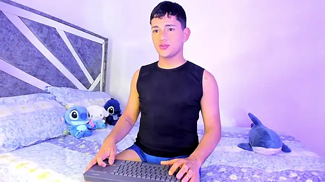 Snapshot of ander_deimond_ chatting on March 7, 4:56 am ander deimond  online show from March 7, 4:56 am