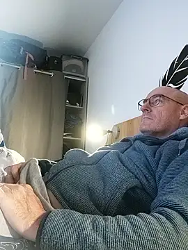 bogland33 online show from January 14, 8:23 pm