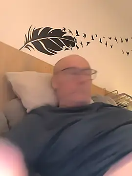 bogland33 online show from December 4, 9:22 pm