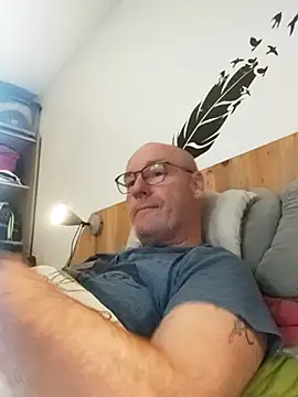 bogland33 online show from October 31, 8:45 pm